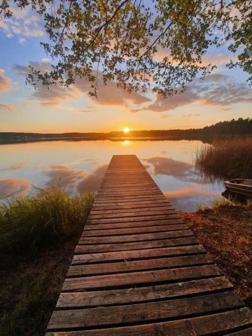 Bungalow Direkt Am See, Mit Eigenem Boot Родинг Экстерьер фото