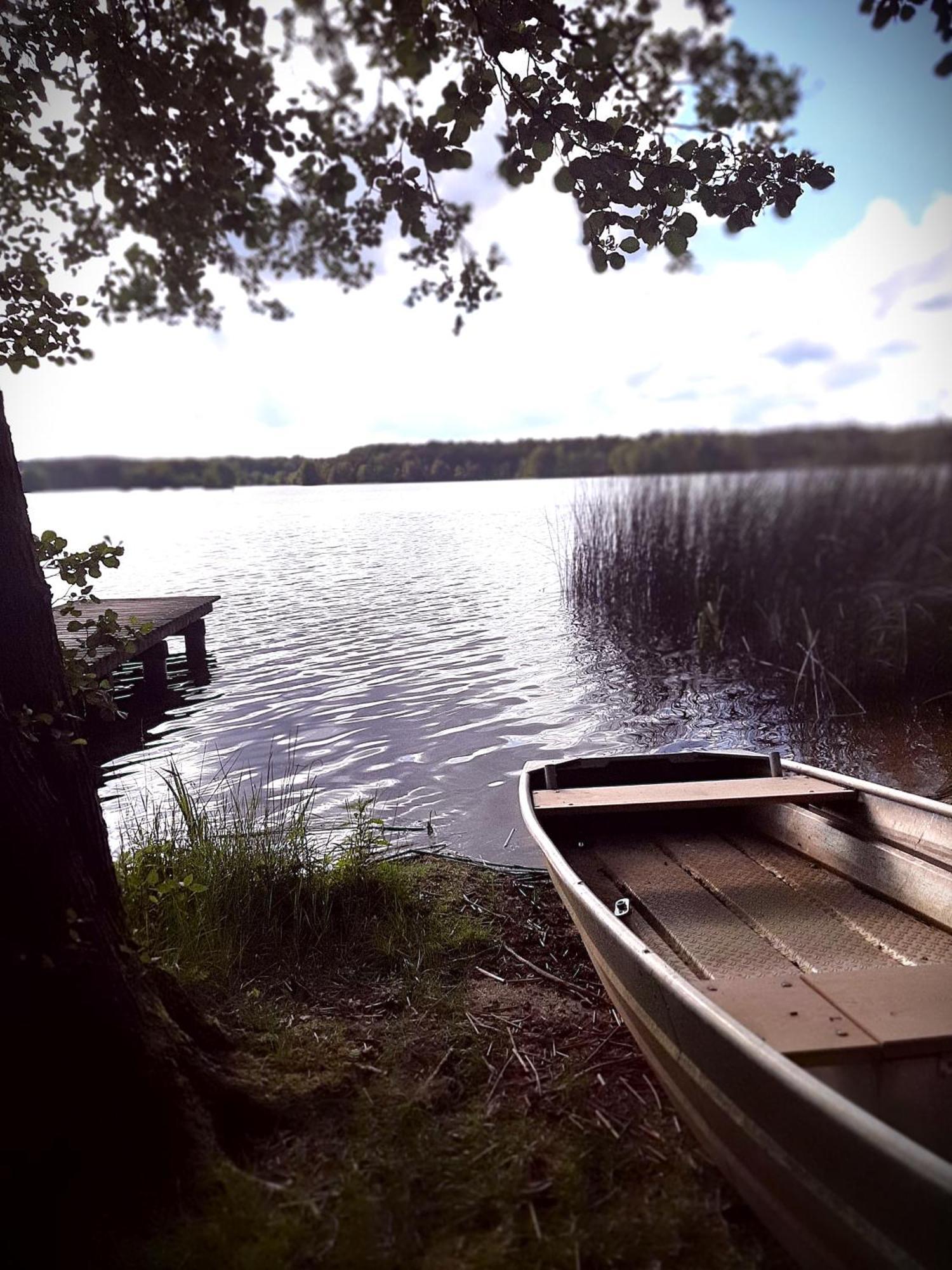 Bungalow Direkt Am See, Mit Eigenem Boot Родинг Экстерьер фото